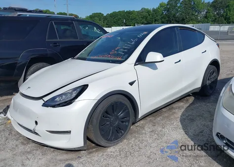2021 Tesla Model Y Standard Range Rear-Wheel Drive z USA, uszkodzony, nr VIN 5YJYGDED5MF111166